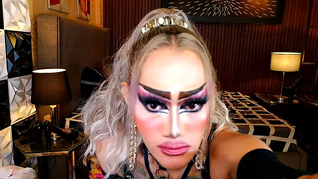 HorseCockDivine – Naživo XXX chat