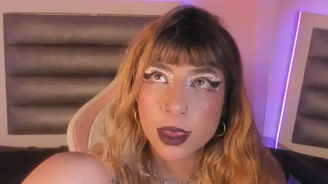 Chat +18 de adhalee_js ao vivo