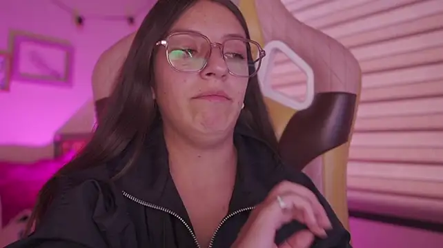 צ'אט XXX בשידור חי של milly_kenner