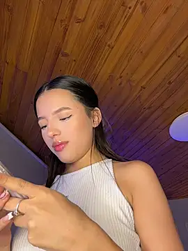 Sofia18_pinkk's Live XXX Chat