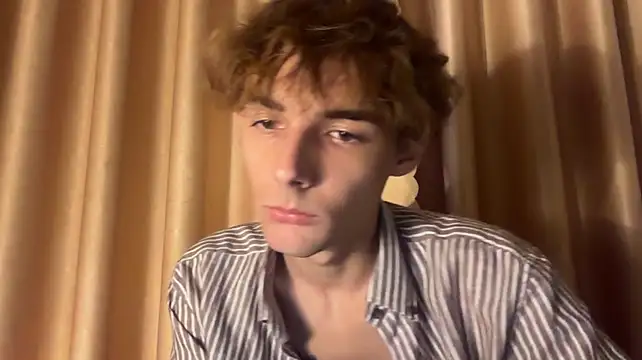 YourLucius Pertunjukan Webcam