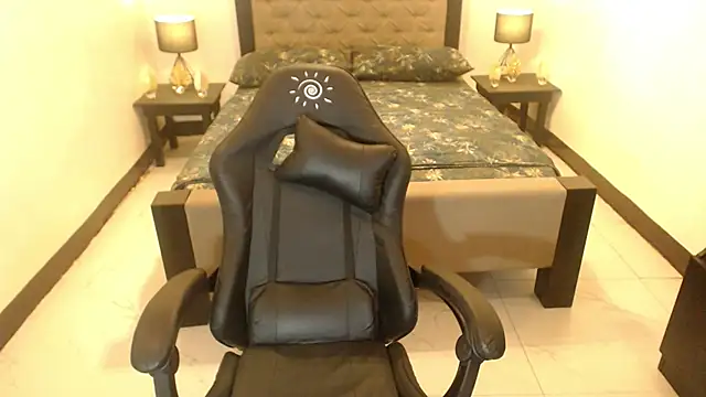 Chat XXX en directo de RealHugeCockTs