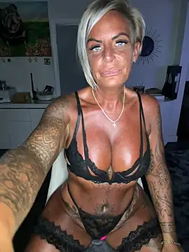 Big-Tits696969 Webcam Show