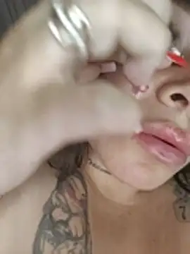 دردشة Emily_Kooper الجنسية المباشرة