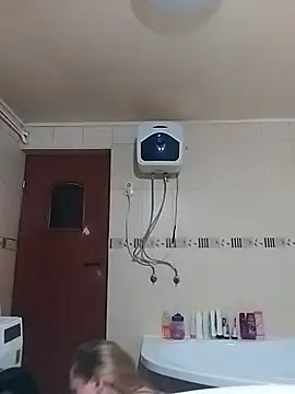 XXX chat uživo modela DiamondMia11