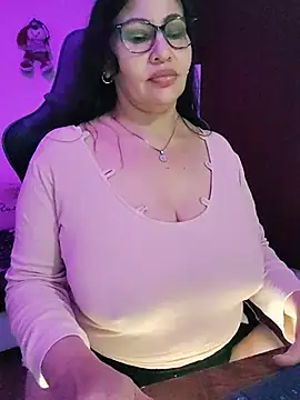 esmeralda_milf XXX чат на живо