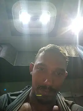 XXX chat uživo modela QRA-NEGO01