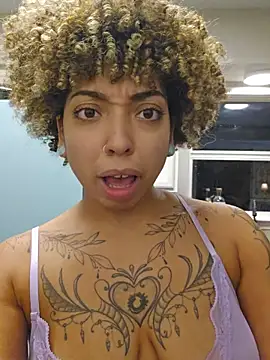 Cherribombzz Show in webcam