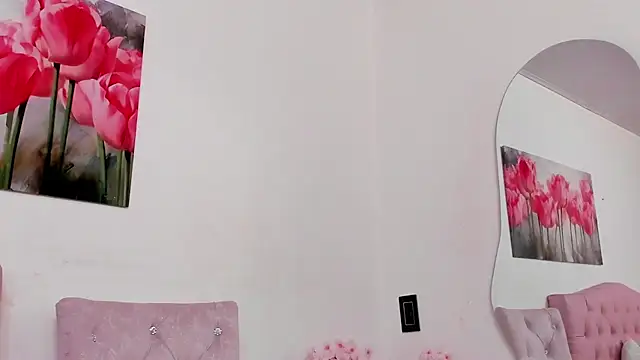 pinky_f00x's Live XXX Chat