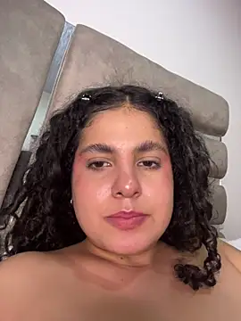 Yassy_11 Adlı Modelin Canlı XXX Sohbeti