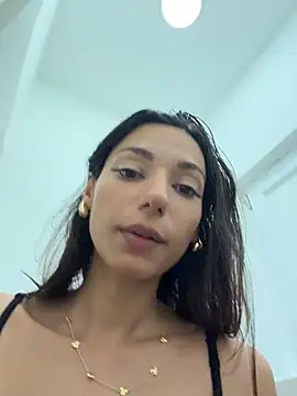 -_MiaQueen_-: διαδικτυακό σόου στην κάμερα