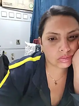 YINNA__24 Webcam show