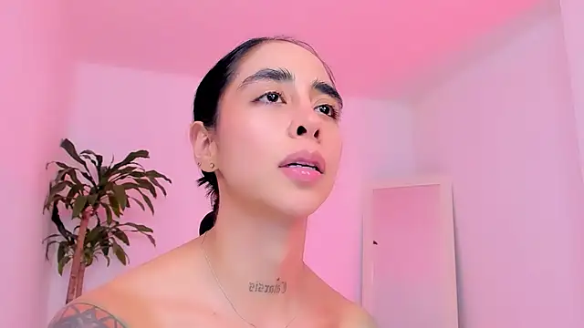 sophierooy22's Live XXX Chat