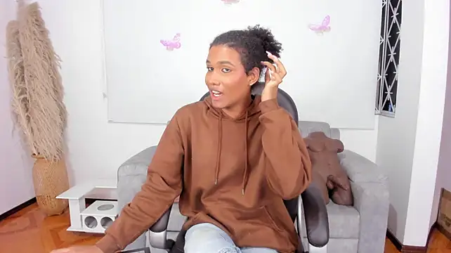 Chatroom XXX en direct de NaomiSaenz_