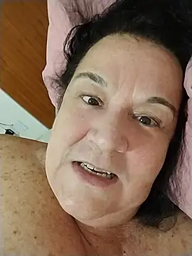 Chat +18 de YayaMineira ao vivo