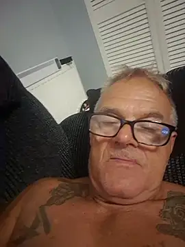 gymrat61's Live XXX Chat