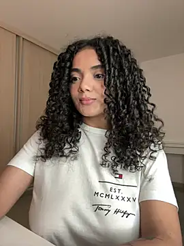 Curlyierr Live XXX-chat