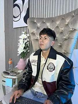 دردشة AndyJustgame_ الجنسية المباشرة