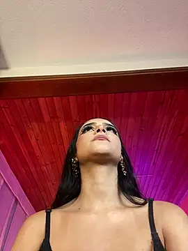 ivy-777 লাইভ XXX চ্যাট
