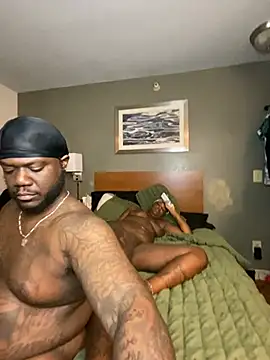 Chat XXX en directo de Tattedupdek