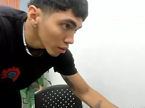 Rayan_rossi Chat XXX in diretta