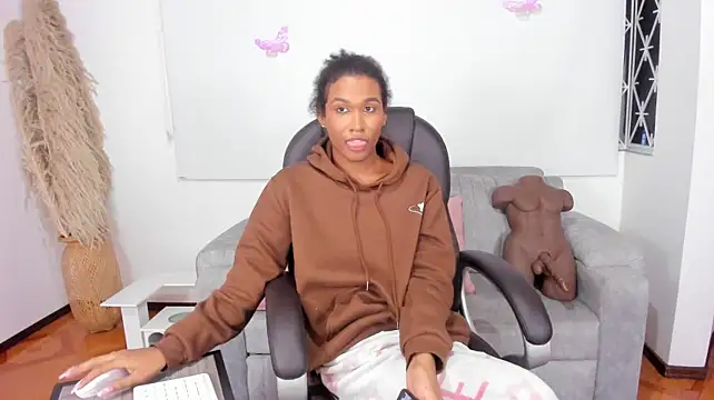 NaomiSaenz_'s Webcam Show