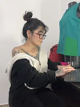 Esmeralda_hairy Chat XXX in diretta