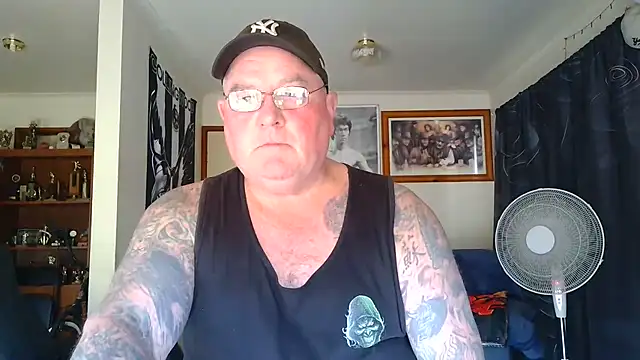 KINKYBLUEYES69 Show Webcam