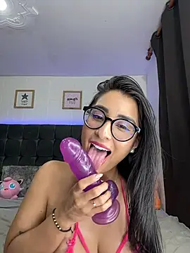 lovely_violet13 Adlı Modelin Canlı XXX Sohbeti