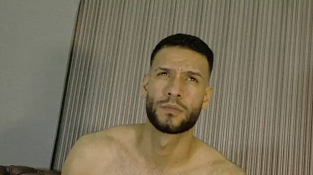 Jacob_BenelliのライブXXXチャット