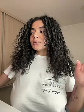 Curlyierr webcam show