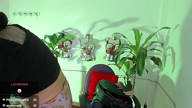 Czat XXX na żywo – LucyStrike_