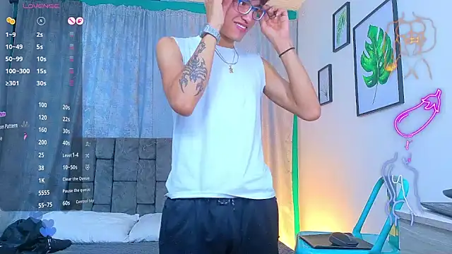 NicolasTorrez's Live XXX Chat