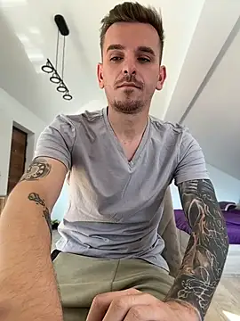 Huge_cock22cm Adlı Modelin Web Kamerası Şovu