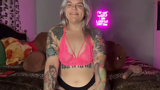 CherryBombBomb's Live XXX Chat