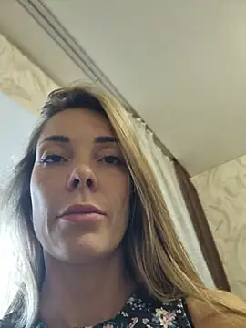 Show modela Anna_Nights na web-kameri