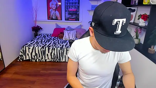 Benji23_ Chat XXX in diretta