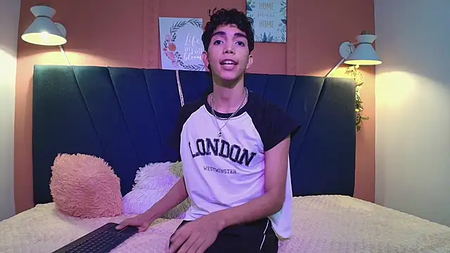 XXX chat uživo modela ero_boy24