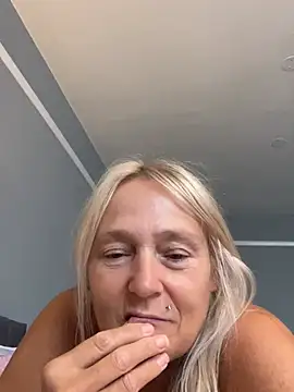 Blondnboujee53n Live XXX chat