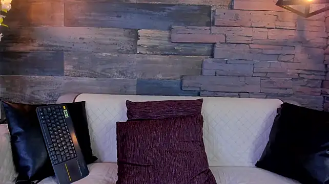 XXX chat uživo modela MikeEstevess