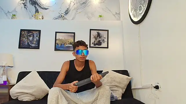 RED_ZONE_BOYS:  онлайн-секс-чат