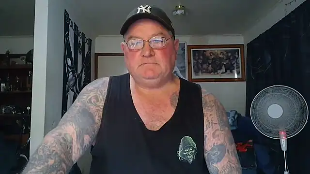 KINKYBLUEYES69's Live XXX Chat