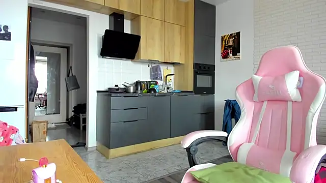 _Alice_Kitty Adlı Modelin Canlı XXX Sohbeti