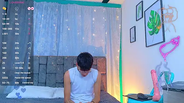 XXX chat uživo modela NicolasTorrez