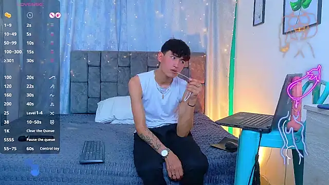NicolasTorrez Adlı Modelin Canlı XXX Sohbeti
