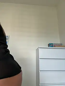 jennifer11772 Adlı Modelin Canlı XXX Sohbeti