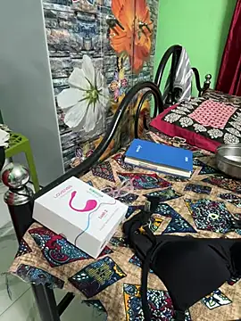 Pertunjukan Kamera Web Little_hot_angle