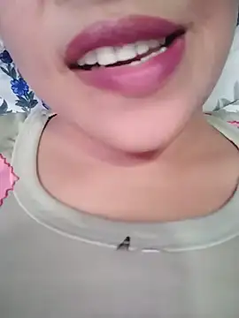 XXX chat uživo modela Anki-doll