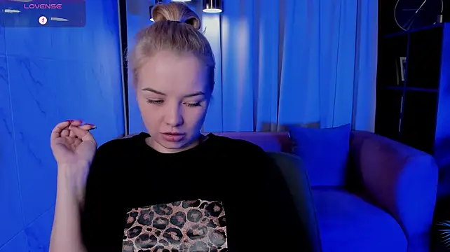 Онлайн чат XXX StephanieSweety