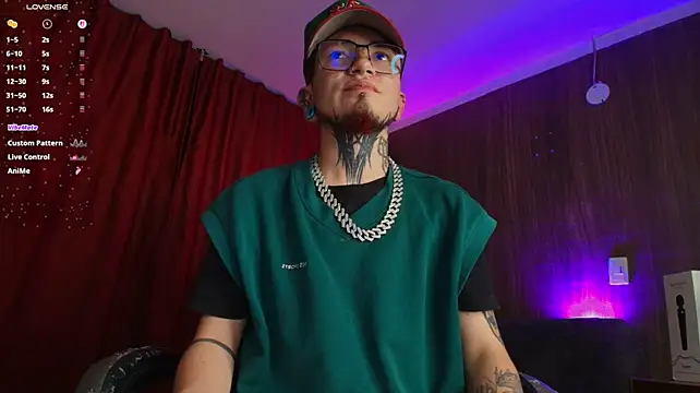 tyler_jones_ webcam show